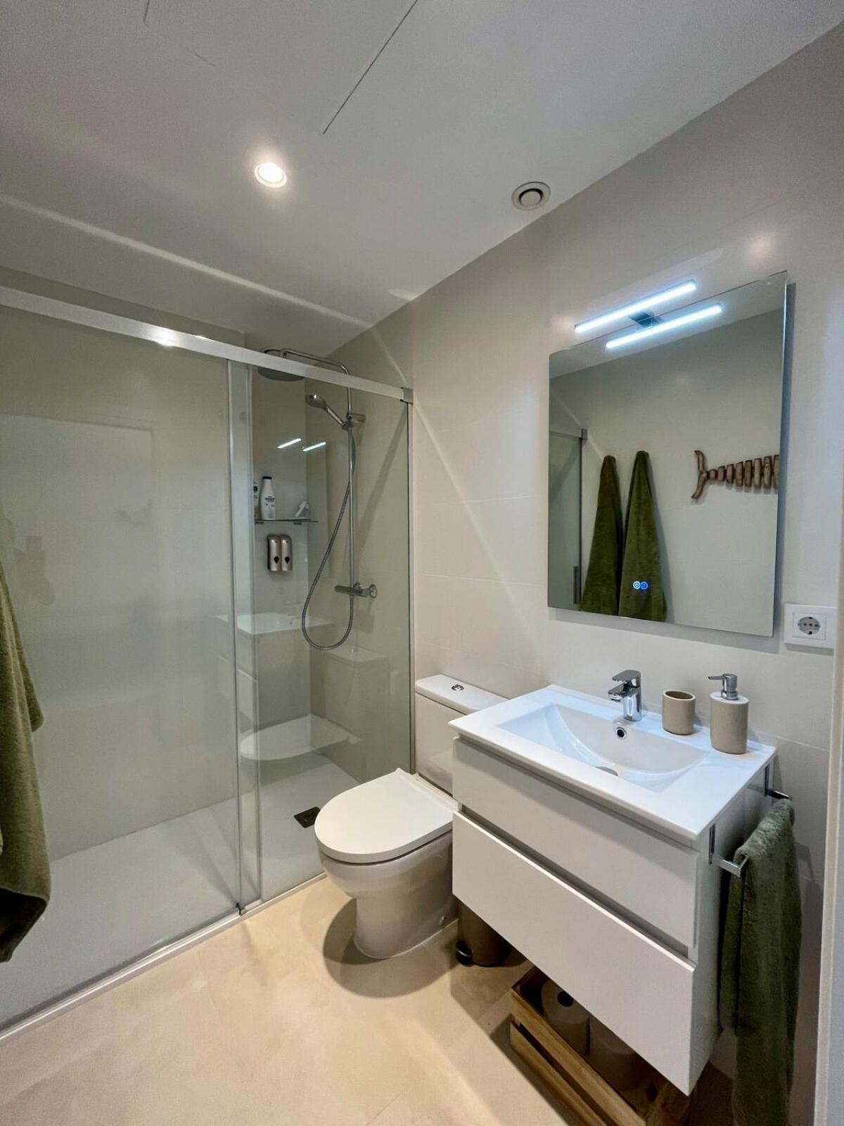 New Casa Raton Central, Pool, Wifi, Parking, Evcharger Apartamento
