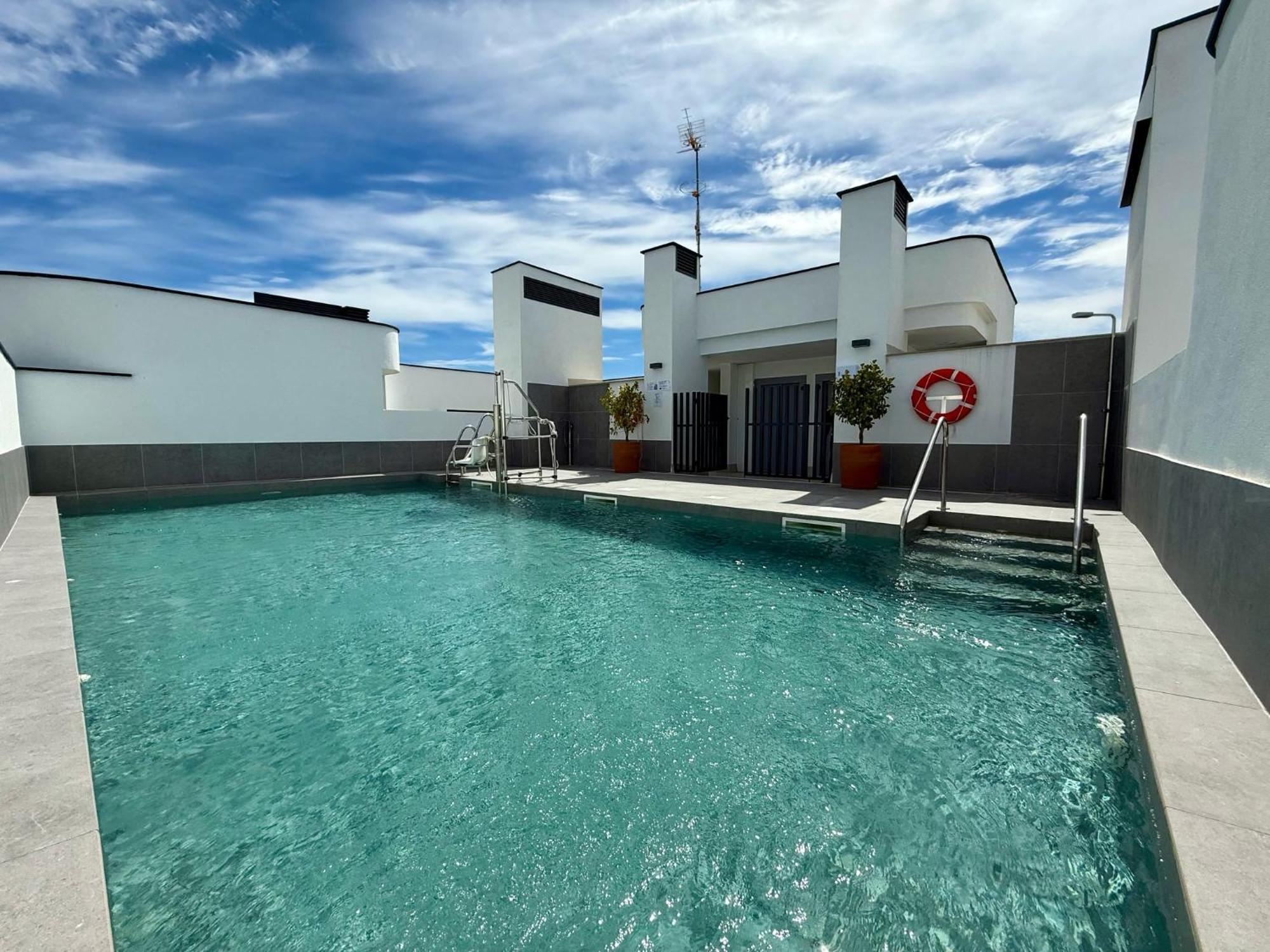 New Casa Raton Central, Pool, Wifi, Parking, Evcharger Apartamento