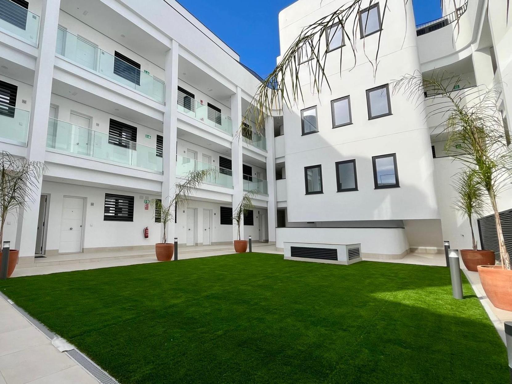 Apartamento New Casa Raton Central, Pool, Wifi, Parking, Evcharger *
